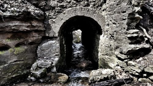 tunnel creek stream