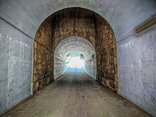 tunnel dark way