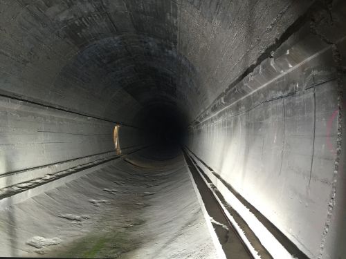 tunnel dark tube
