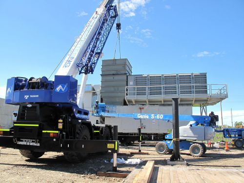 turbine assembly crane