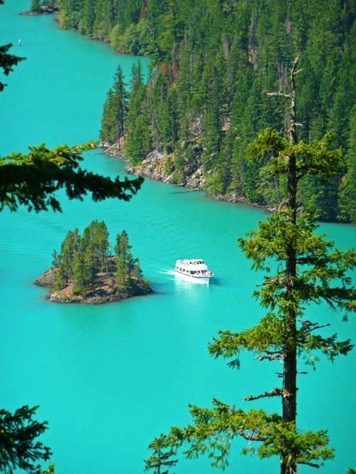turquoise ross lake cascades