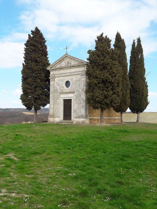 tuscany the chapel of our lady of vitaleta san quirico d'orcia