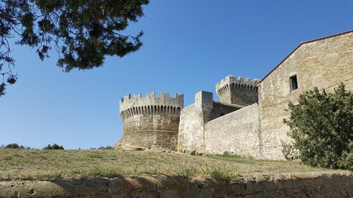 tuscany  populonia  piombino