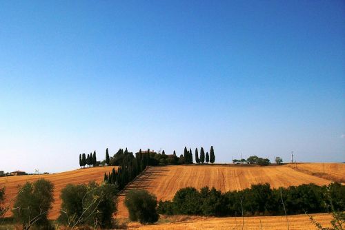 tuscany landscape house