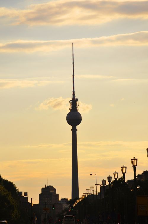 tv tower berlin middle