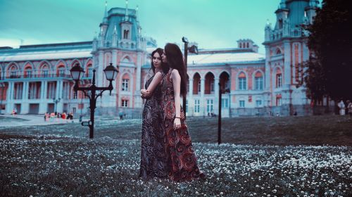 twins moscow sisters