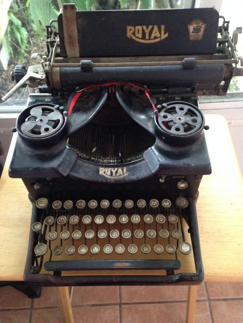 typewriter antique nostalgia