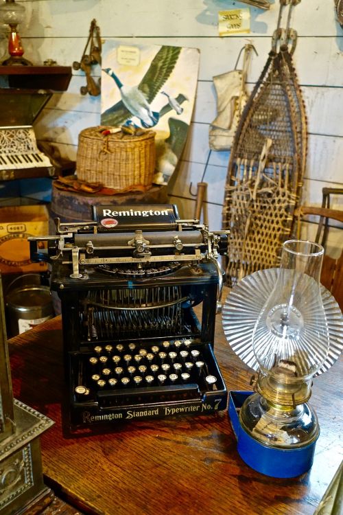 typewriter manual antique