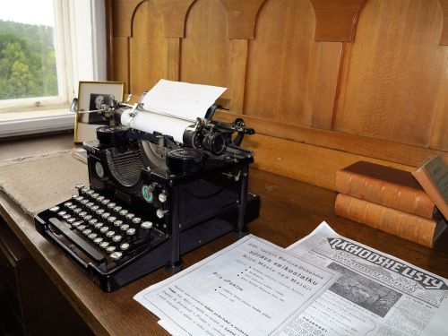 typewriter castle nove mesto nad metuji