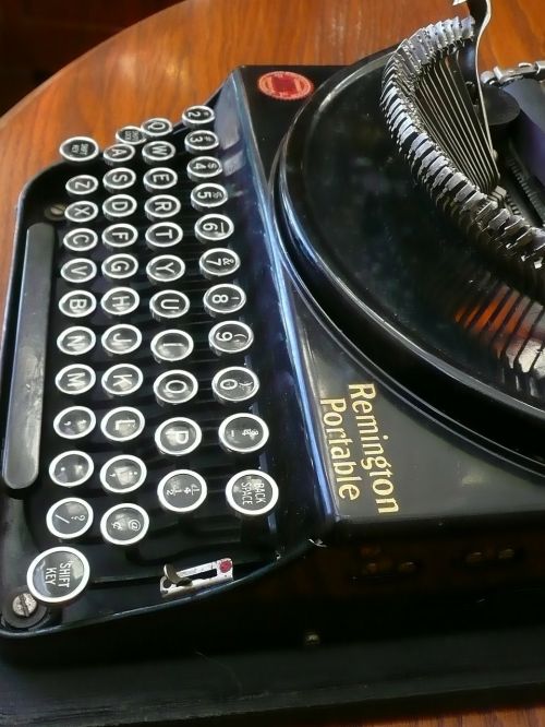 typewriter remington portable