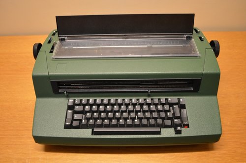typewriter  typing  old typewriter