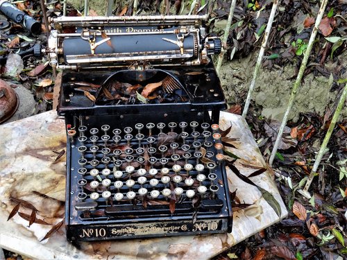 typewriter  antique  retro