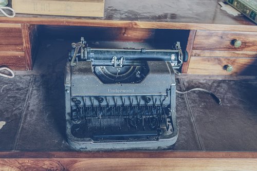 typewriter  underwood  writer