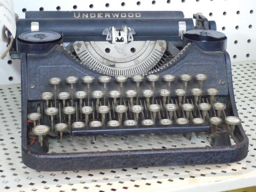 typewriter typing vintage