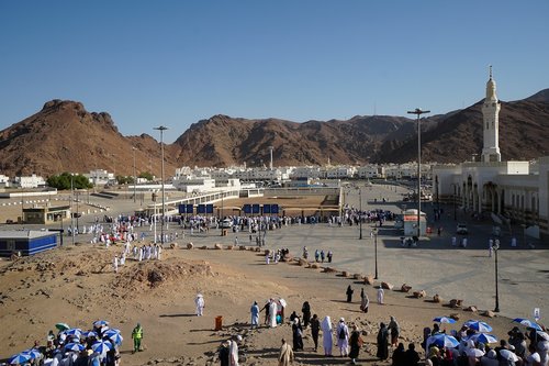 uhud  the mountain of uhud  the martyrs of uhud