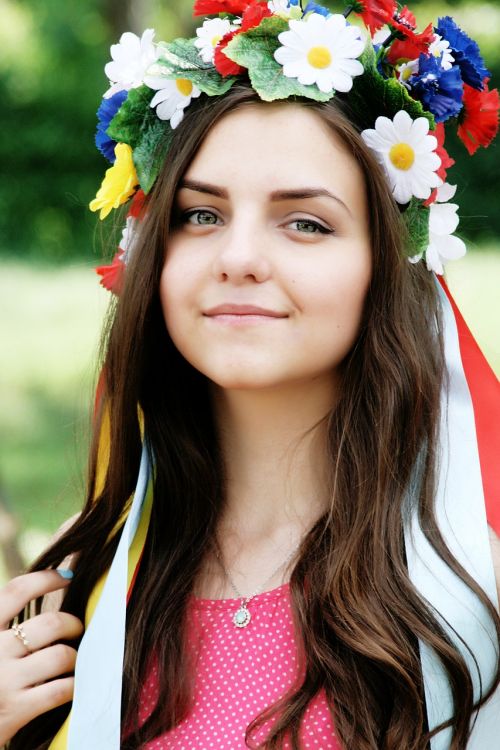 ukrainka girl wreath