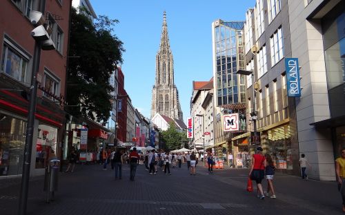 ulm pedestrian zone crowd