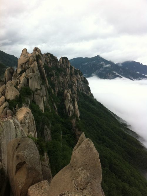 ulsan rock mt seoraksan a sea of ​​clouds