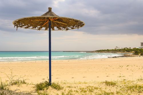 umbrella sand sea