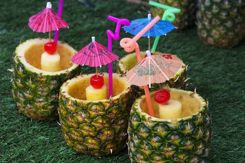 umbrella  pineapple  cocktail