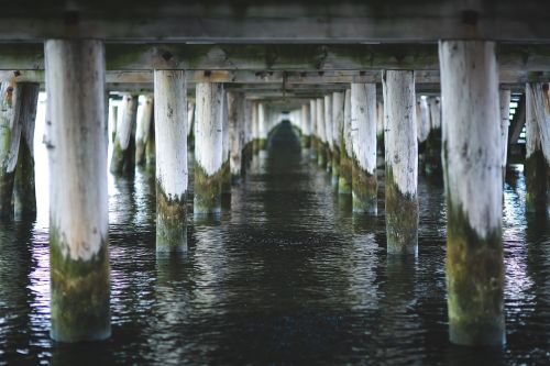 under pier molo