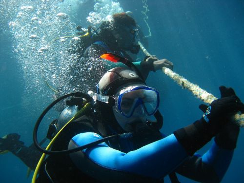 underwater the descent rope