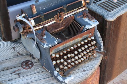typewriter retro rusty