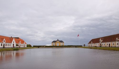 valdemar castle lake