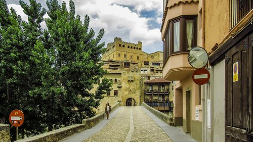 valderrobres  people  tourism