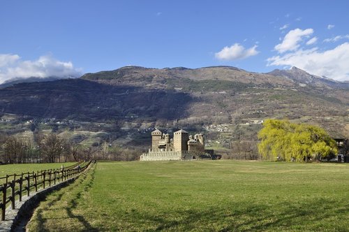 valle d'aosta  castle  prato
