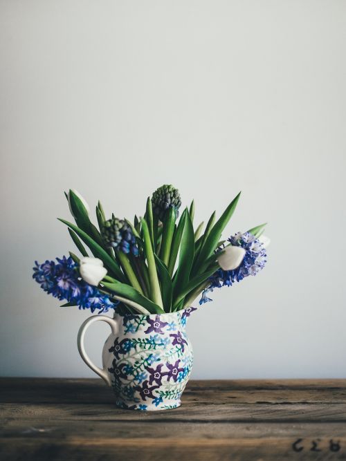 vase flower lavender