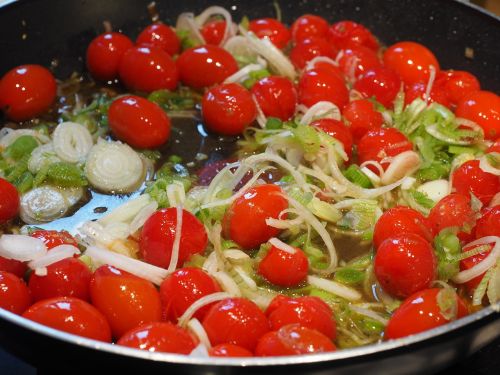 vegetable pan tomatoes leek