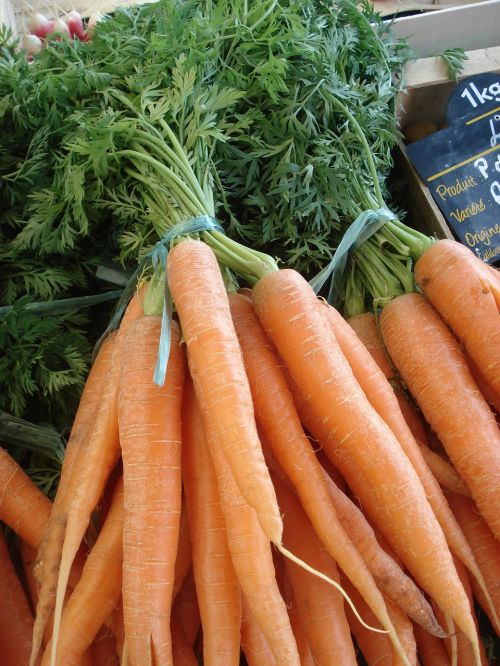 vegetables carrots market