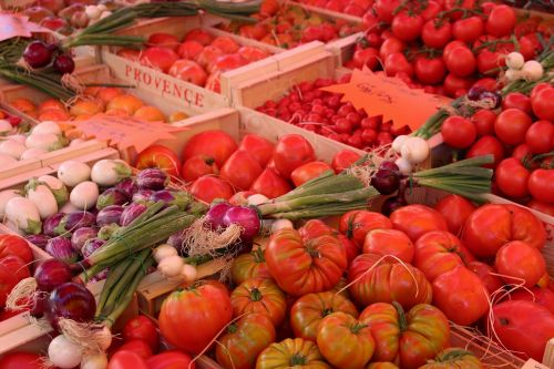 vegetables tomatoes market