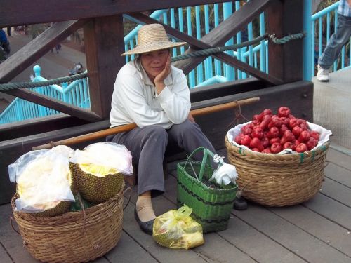 vendor chinese fruit