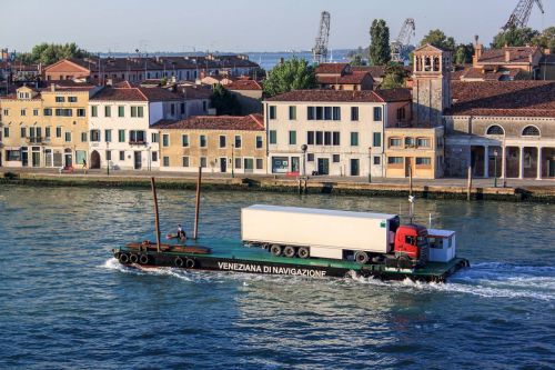 venezia channel boat