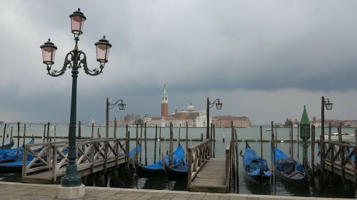 venice gondolas street lighting