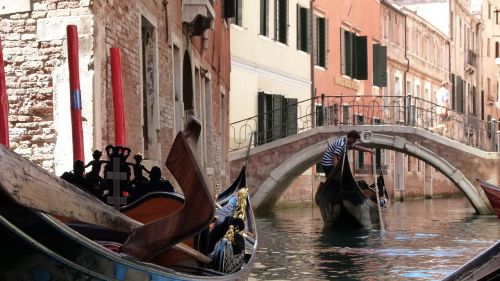 venice gondola houses