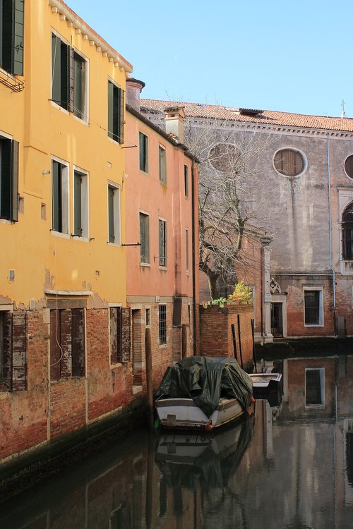 venice  alley  channel