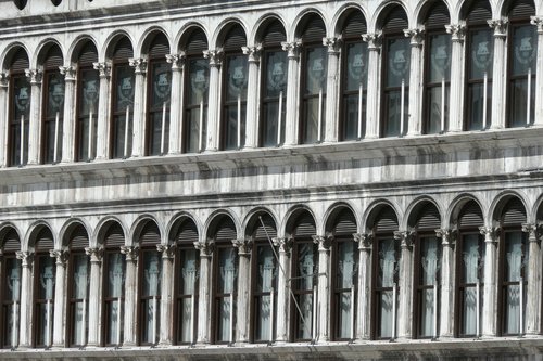 venice  palazzo  front window