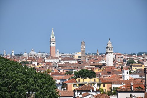 venice  boat  channels