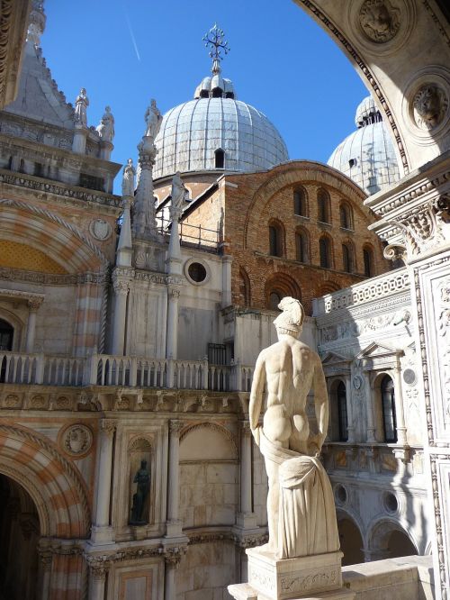 venice italy sculpture