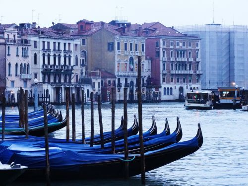 venice italia gondolas