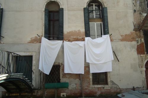 venice drying linen