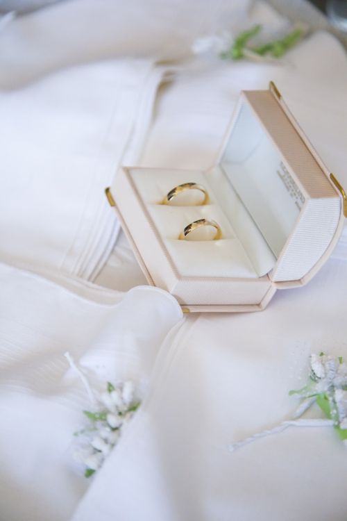 vera wedding rings gold