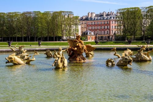 versailles park lake