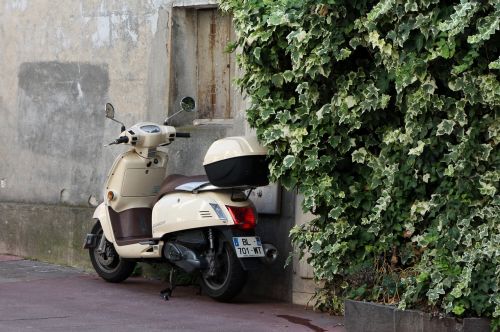 vespa roller two wheeled vehicle