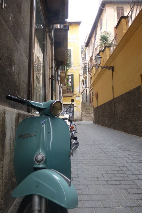 vespa mallorca old town