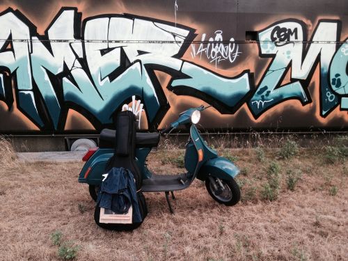 vespa graffiti rock