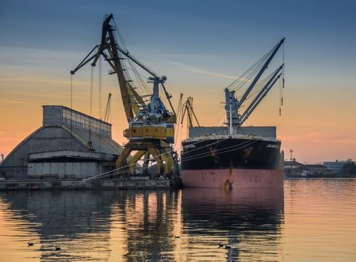 vessel port loading